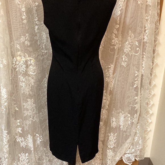 EUC Pretty Periwinkle Sleeveless Women’s Dress Size 8 - Picture 8 of 12